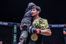 [中超]维塔尔任意球直接攻门 完美弧线直挂死角